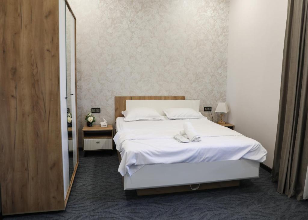 Postel nebo postele na pokoji v ubytování A E K A Hotel