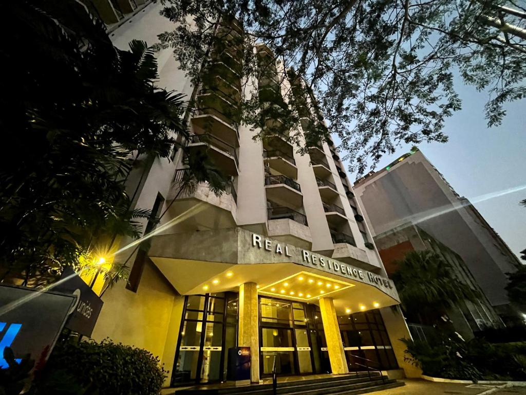 Το κτήριο όπου στεγάζεται  το ξενοδοχείο διαμερισμάτων