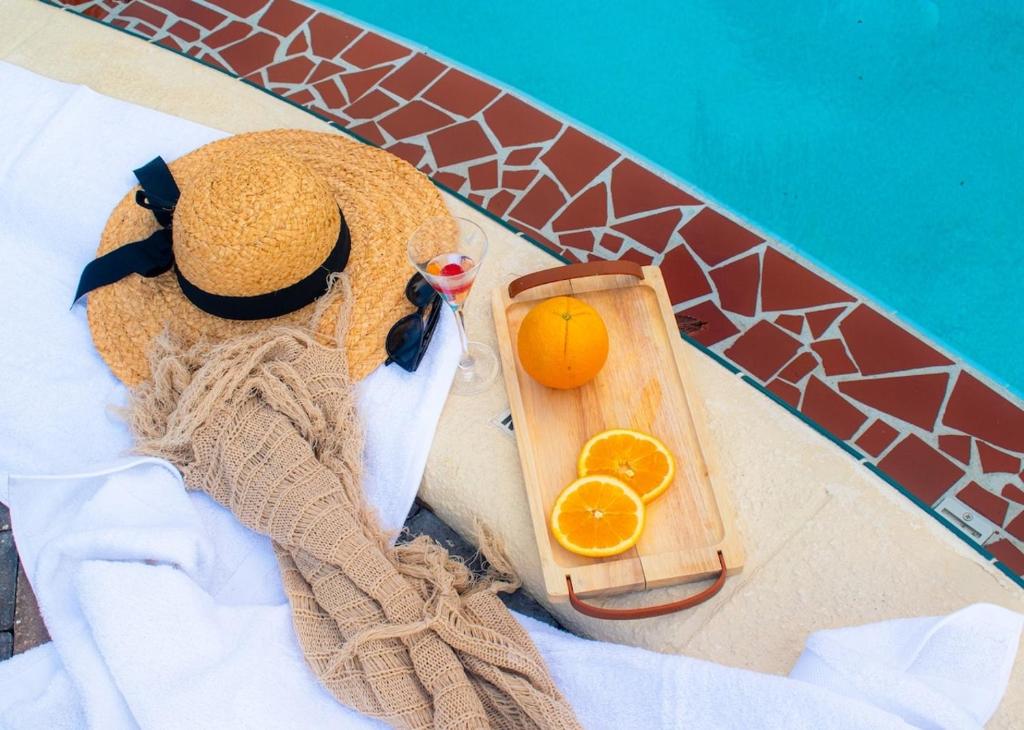 Tragos en 2q Beds Studio Apt With Shared Pool 03