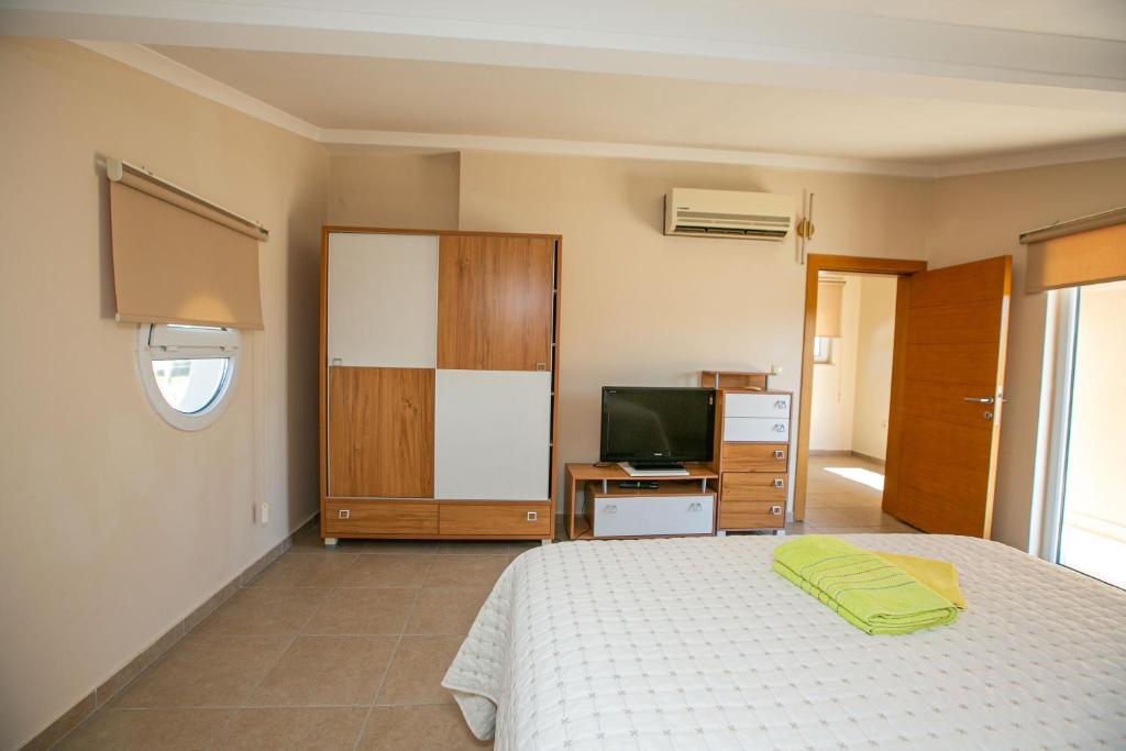 TV a/nebo společenská místnost v ubytování Paradise Town Villa Lucky