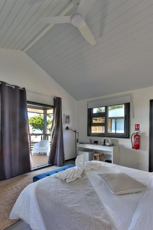 Postel nebo postele na pokoji v ubytování Sublime Tahiti Beach Retreat