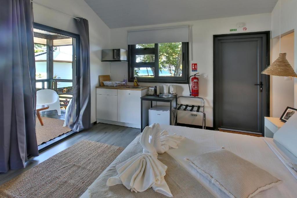 Kuchyň nebo kuchyňský kout v ubytování Sublime Tahiti Beach Retreat