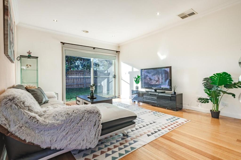 Nunawading Beautiful 3br Housedeckingcourtyard, Nunawading (updated