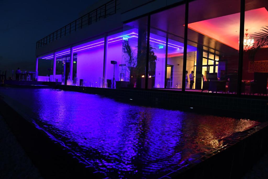 Bazén v ubytování Anarva Hotel & Spa nebo v jeho okolí