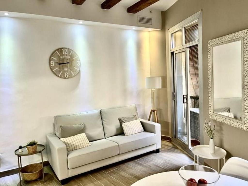 Apartamento renovado con 2 habitaciones en el corazón de Barcelona - ES-341-3