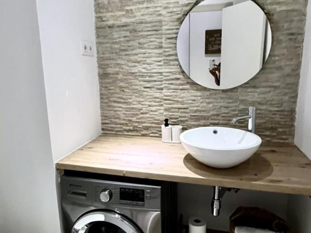 Apartamento renovado con 2 habitaciones en el corazón de Barcelona - ES-341-3