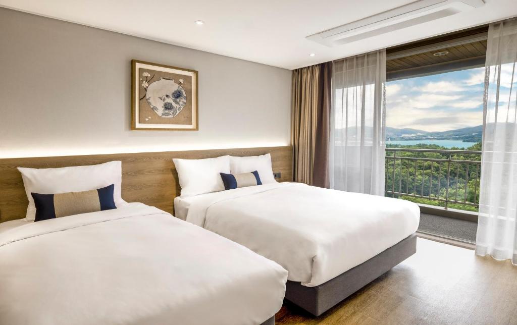 Postel nebo postele na pokoji v ubytování Kensington Resort Gyeongju