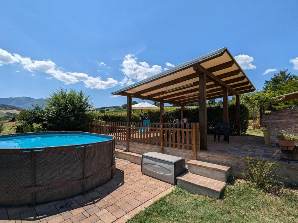 Bazén v ubytování Apartment in Marche with Wine Experience nebo v jeho okolí