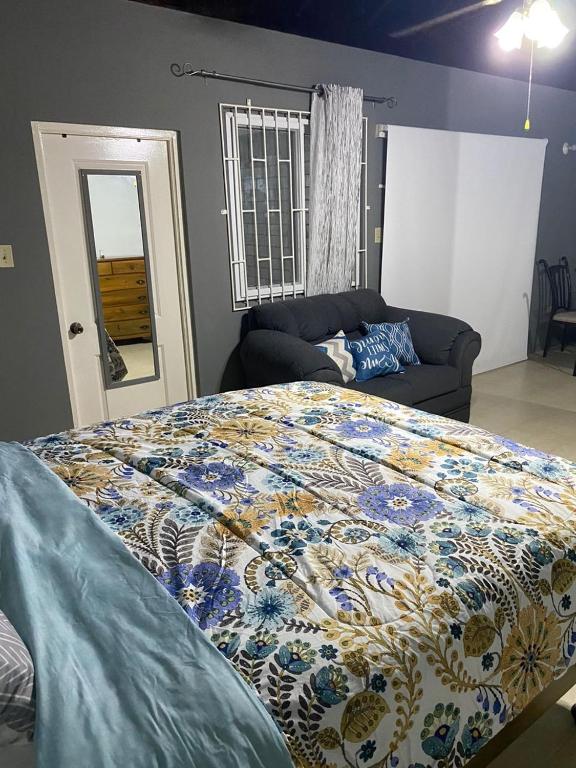 Una cama o camas en una habitación de Haven Escape near Montego Bay