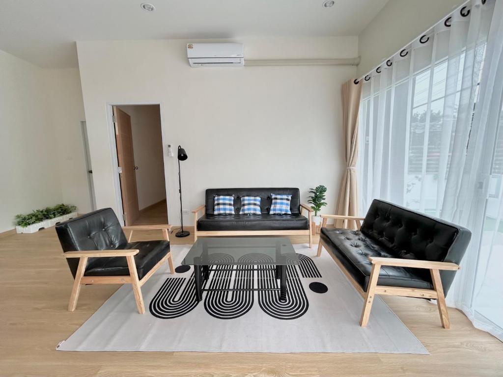 Posezení v ubytování BPN COZY BOX HOUSE