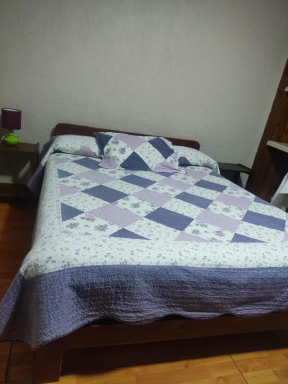 Postel nebo postele na pokoji v ubytování Hostal Saint Michell. El Quisco