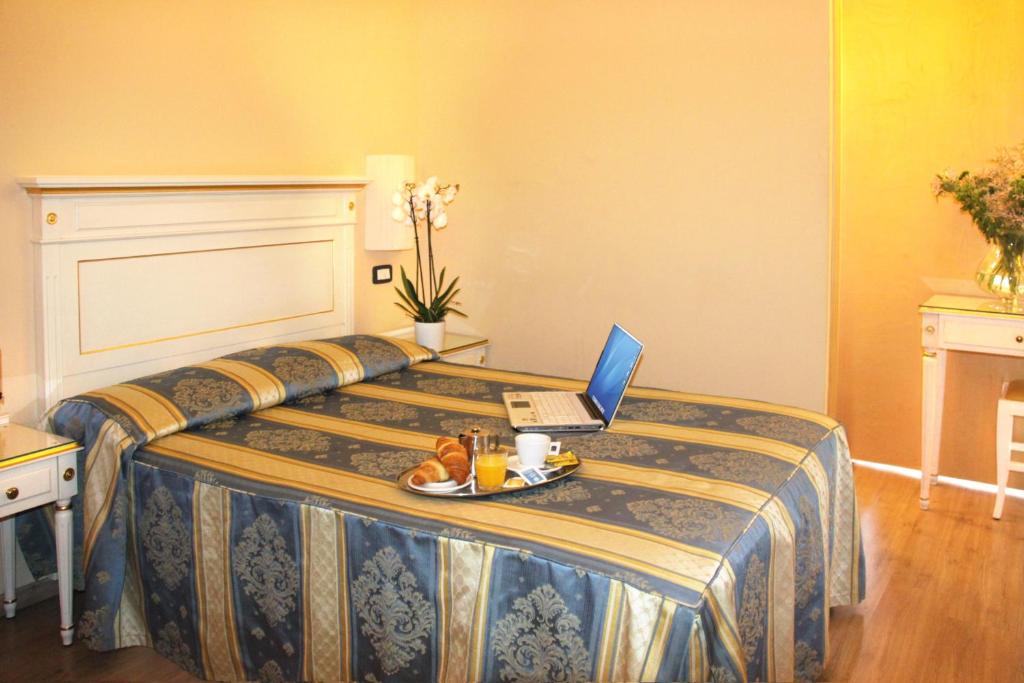 Postel nebo postele na pokoji v ubytování Hotel Regit
