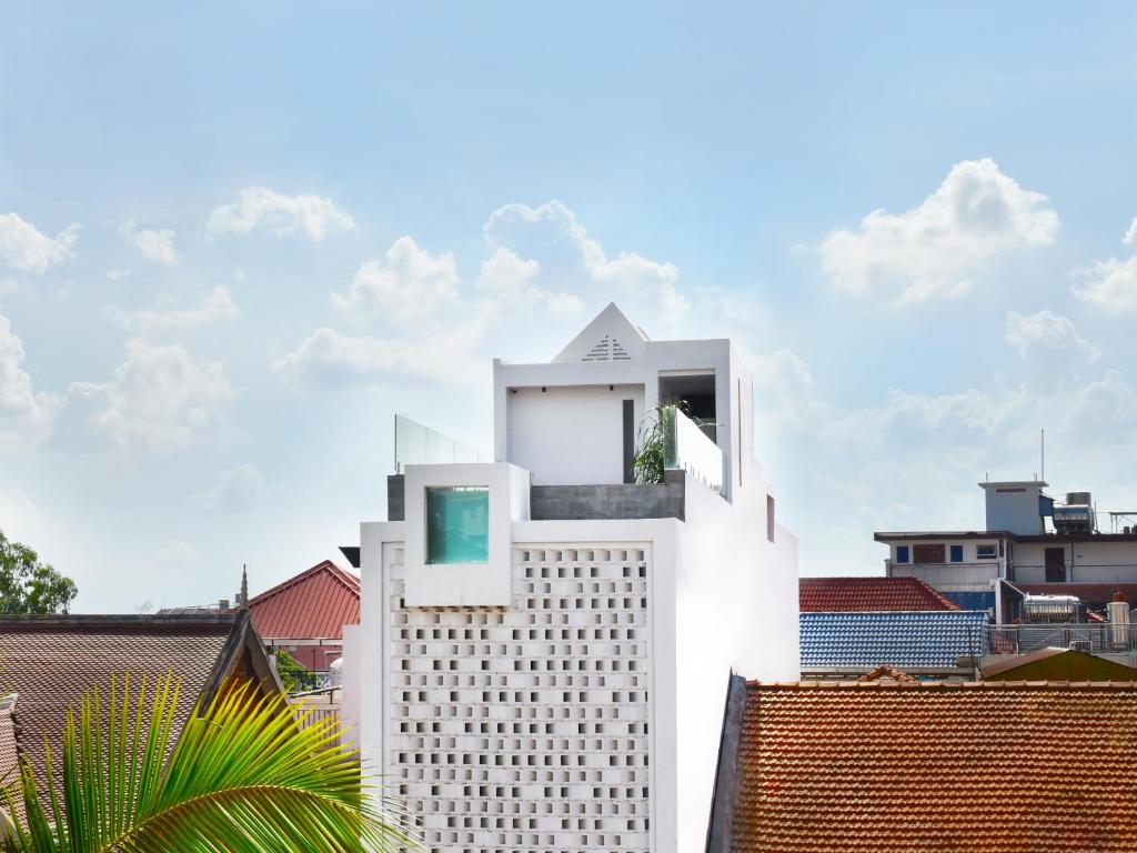 a white building with a window on top of it at Aborest Tropical Hostel in Siem Reap