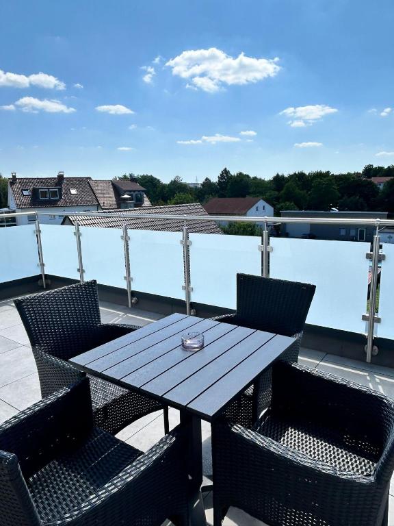 Großes Apartment mit Küche, Dusche, Badewanne, Balkon, Parkplatz vor dem Haus, ruhig gelegen, ADA4 - 17