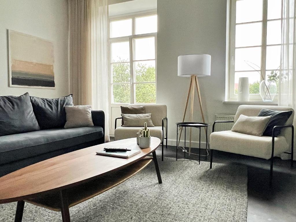 Vilnius Apartments & Suites – Old Town - Three-Bedroom Apartment With Balcony
