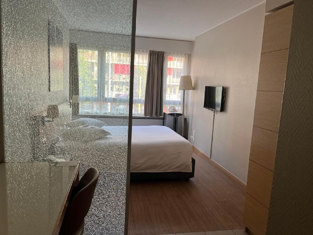 Postel nebo postele na pokoji v ubytování Starling Hôtel Résidence Genève
