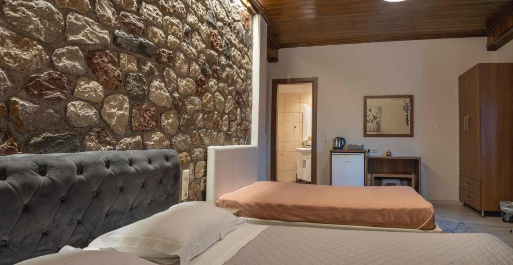Postel nebo postele na pokoji v ubytování Liontos Rooms