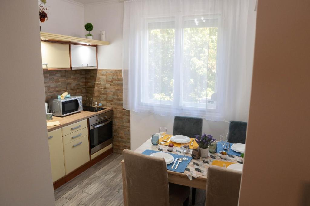 Kuchyň nebo kuchyňský kout v ubytování NadaHome - with fast WiFi and free parking