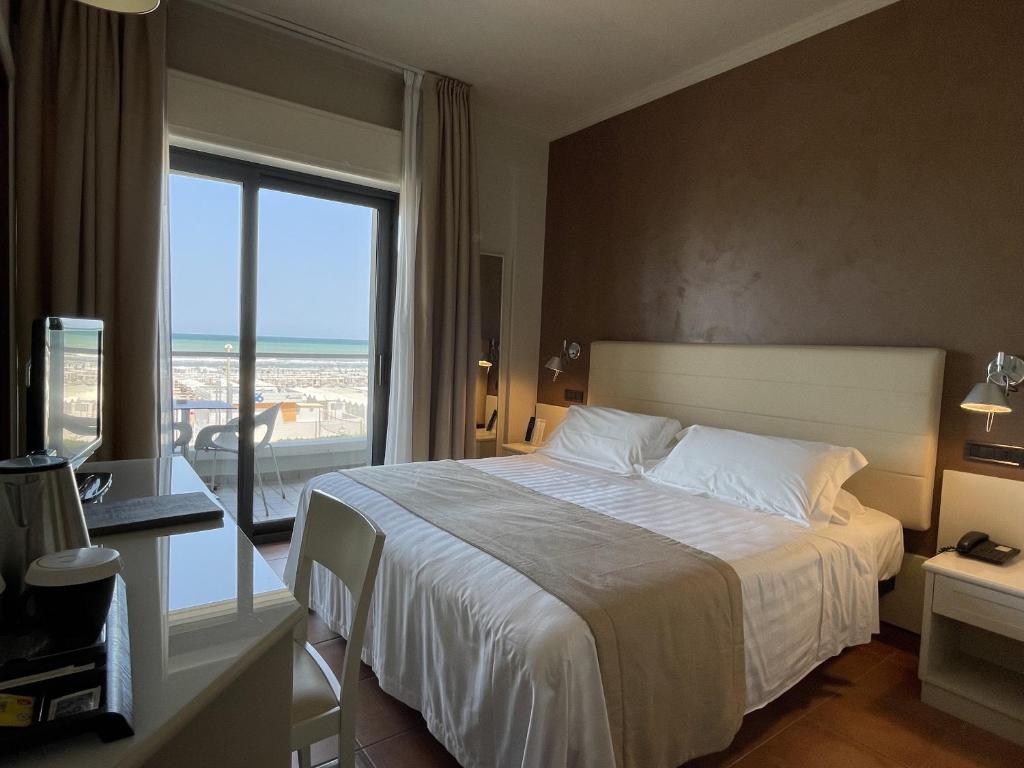 Postel nebo postele na pokoji v ubytování Hotel Ambasciatori