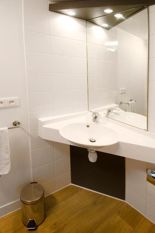 Hôtel Lodge In Paris 13 - Resim 21