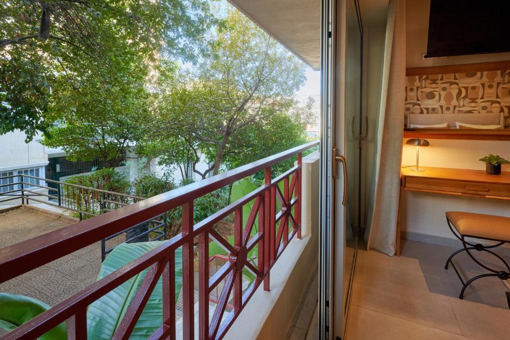 Rastoni Acropolis Uniquely Located Stylish Apartments - 5