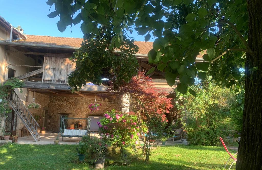 Zahrada ubytování Vercors en Vert , chambres d'hôtes de charme