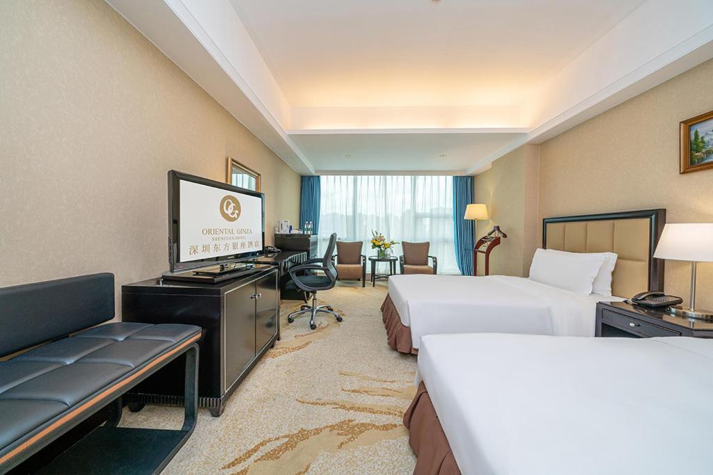 TV a/nebo společenská místnost v ubytování Oriental Ginza Hotel Shenzhen