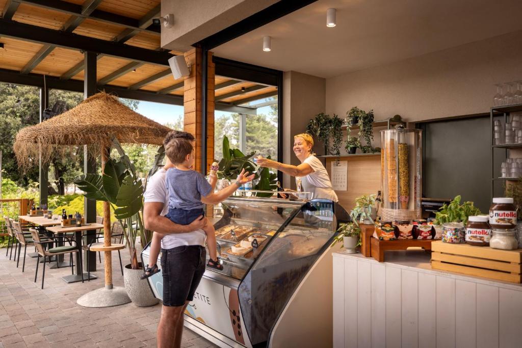 Majutusasutuse Valamar Amicor Resort külastajad