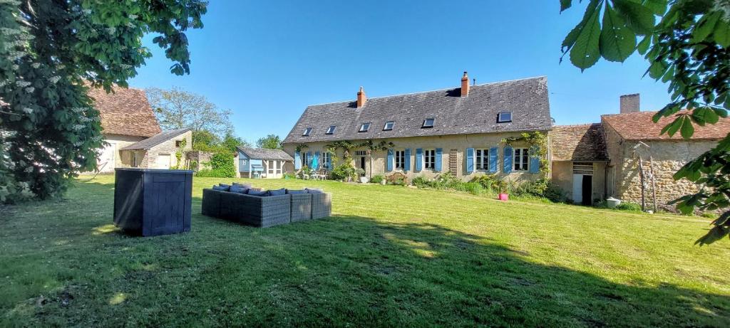 O grădină în afara Domaine de Vauvelle
