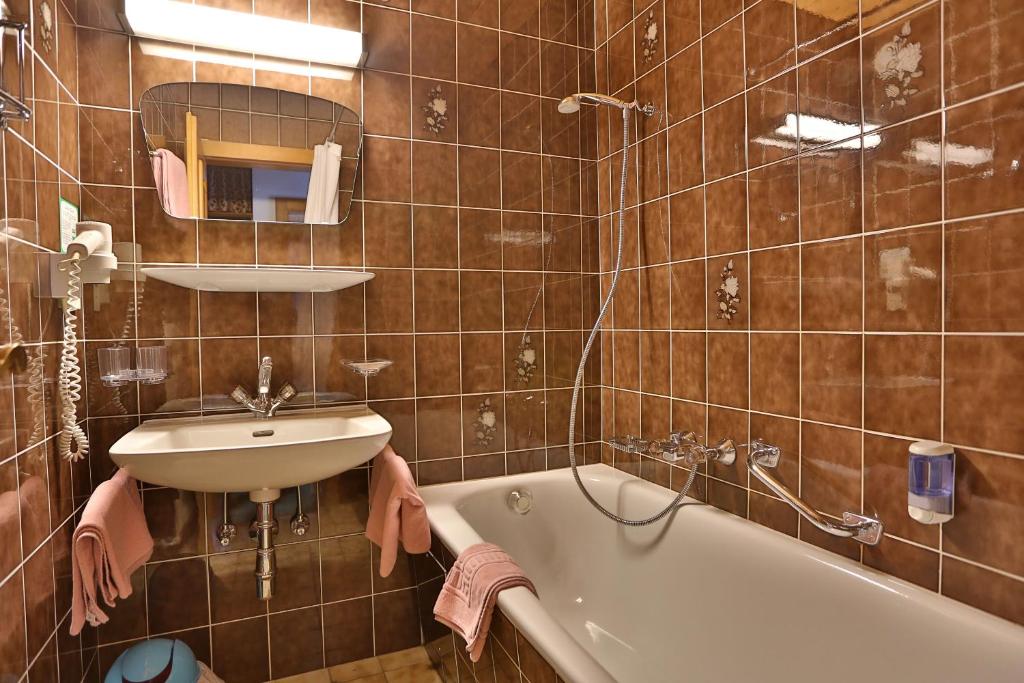 Panoramahotel Fliesserhof - 9