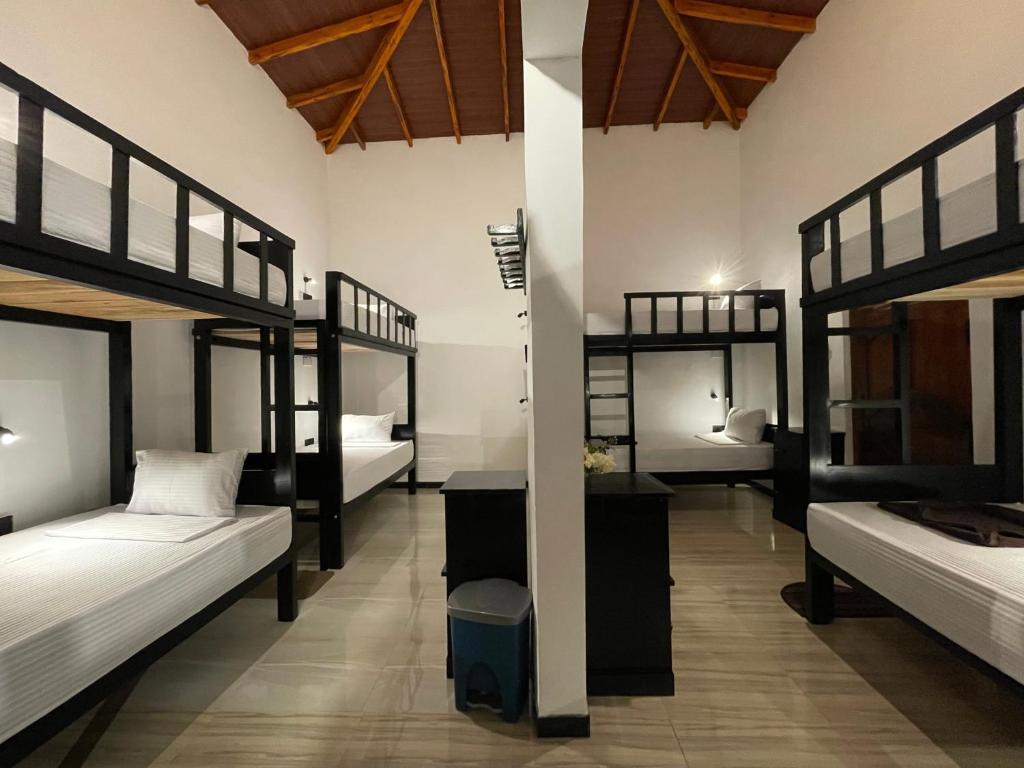 Postel nebo postele na pokoji v ubytování Another World Hostel Sigiriya