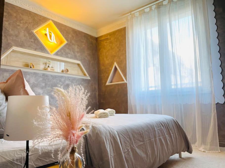 a bedroom with a bed and a window at Maison Familiale avec Jardin in Ozoir-la-Ferrière