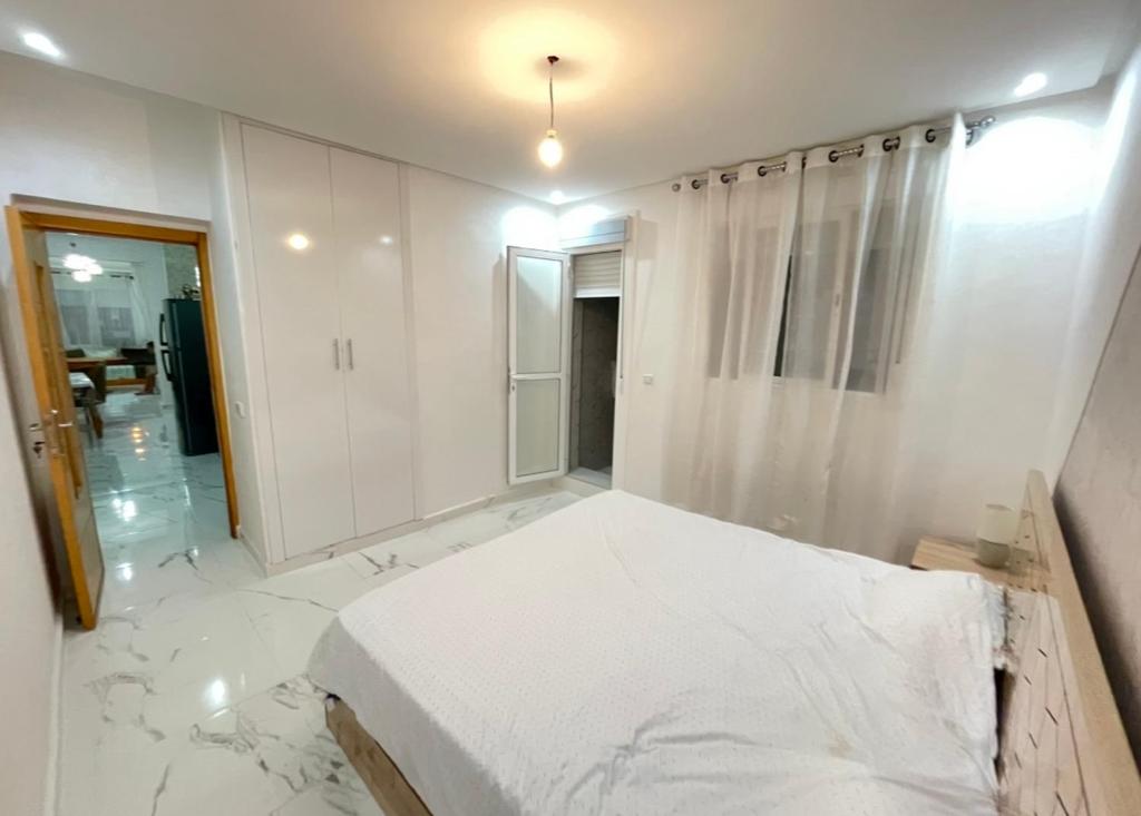 Postel nebo postele na pokoji v ubytování Apparemment avec piscine Fnidec bab septa bab ceuta
