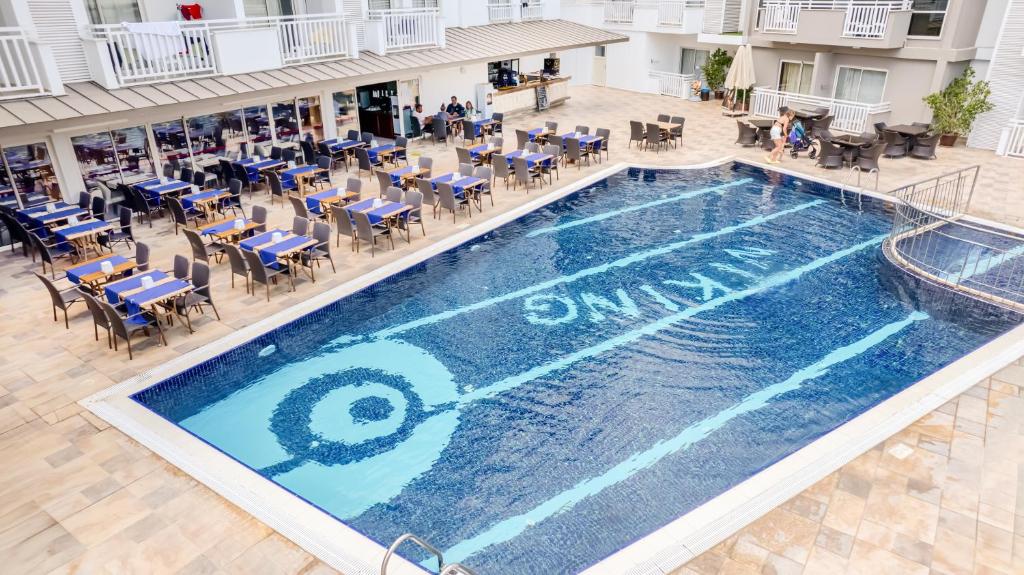 Bazén v ubytování Viking Express Hotel nebo v jeho okolí