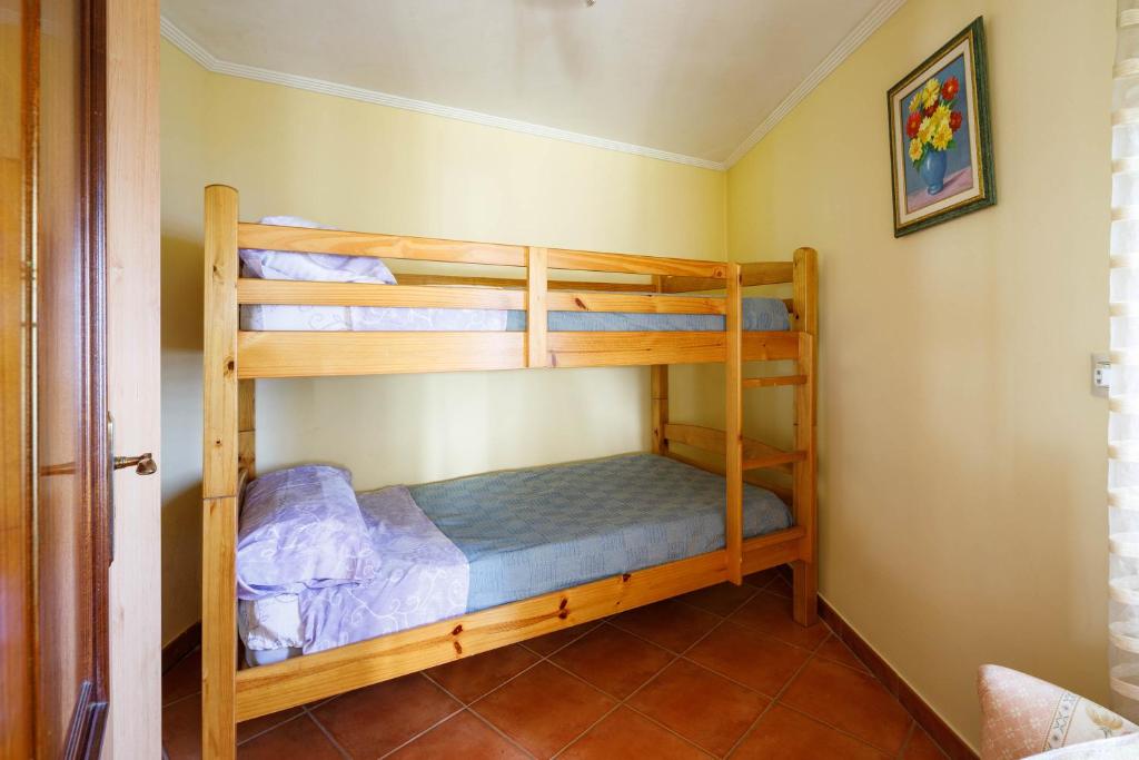 A bed or beds in a room at Casa Nueva de Bueu