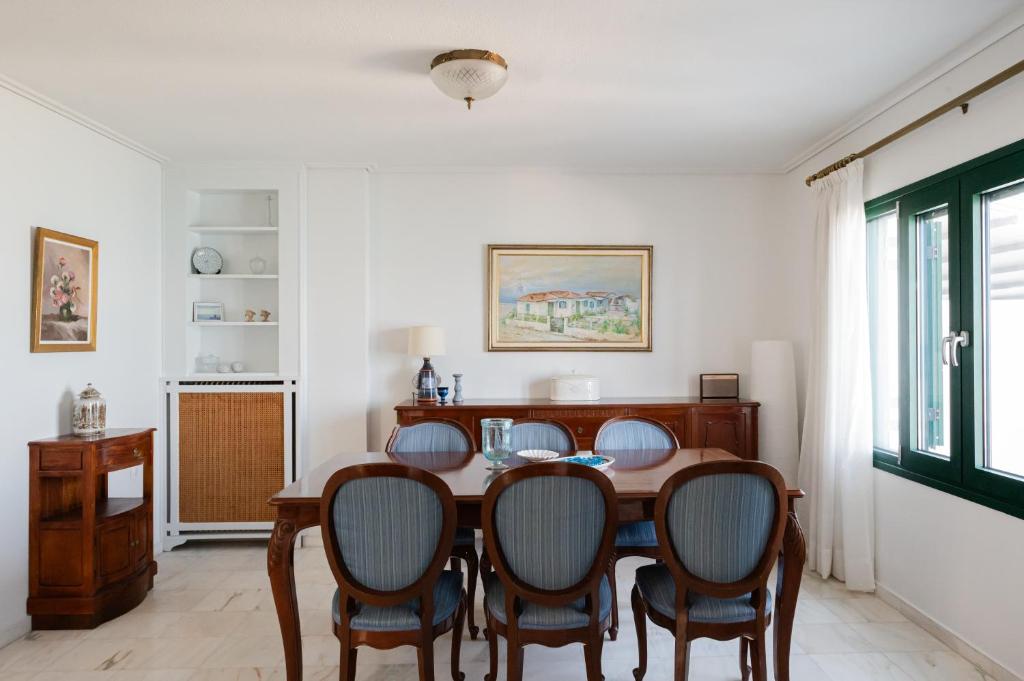 Kuchyň nebo kuchyňský kout v ubytování Beachfront Oasis