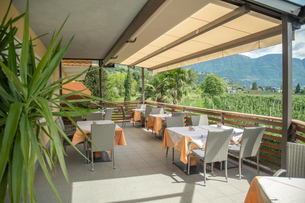 Nespecifikovaný výhled na hory nebo výhled na hory při pohledu z hotelu
