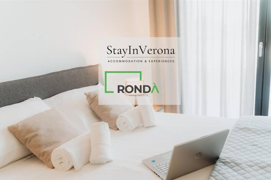Ένα ή περισσότερα κρεβάτια σε δωμάτιο στο Ronda Apartments 24 pax e parcheggio incluso