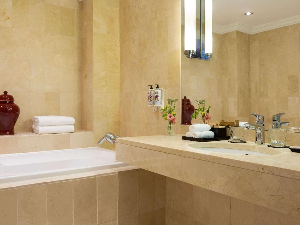 Koupelna v ubytování Le Royal Hotel Lyon - MGallery Collection