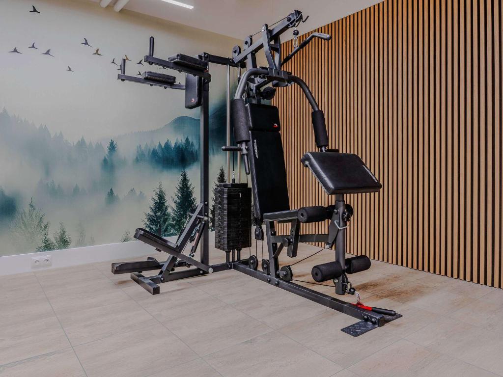 Posilňovňa alebo fitness centrum v ubytovaní Mercure Warszawa Airport