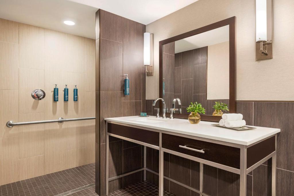 Hilton Philadelphia City Avenue - 