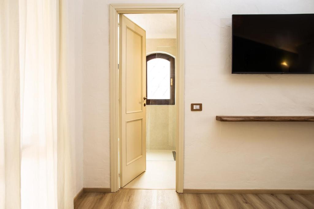 TV a/nebo společenská místnost v ubytování La Jacia Hotel & Resort