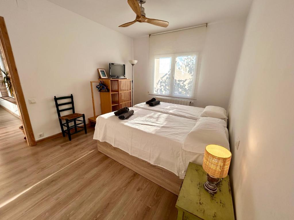 Posteľ alebo postele v izbe v ubytovaní Casa amb piscina i jardí a Palamós per 6 persones