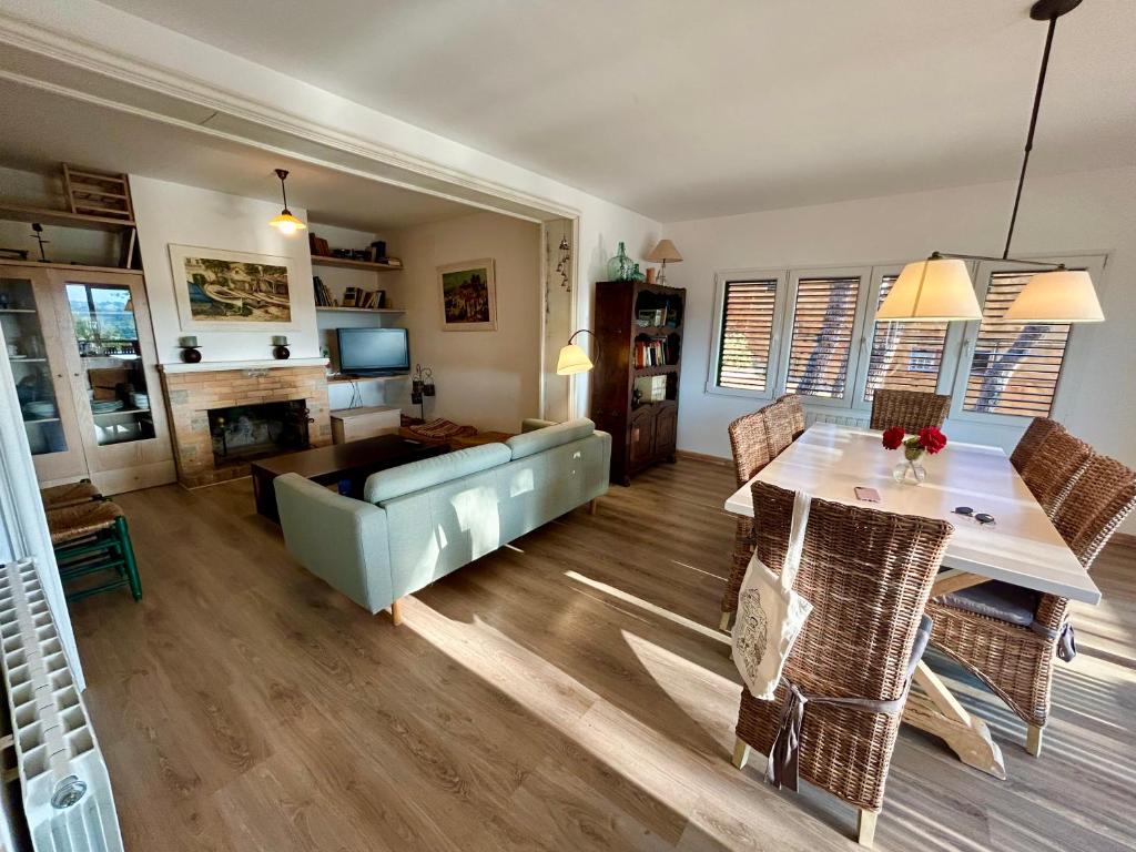 Posedenie v ubytovaní Casa amb piscina i jardí a Palamós per 6 persones