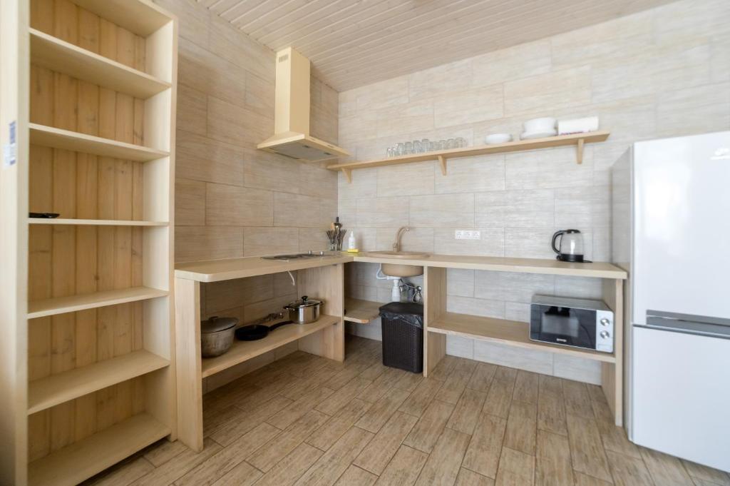 Kuchyň nebo kuchyňský kout v ubytování Prichal 80 Hotel