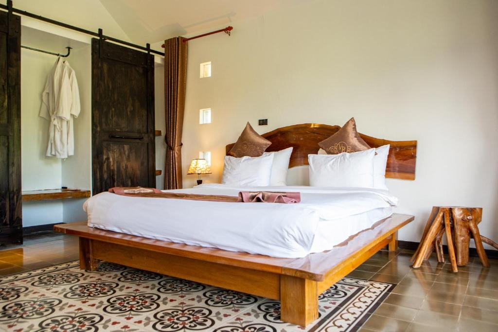 Victory Road Villas - 1