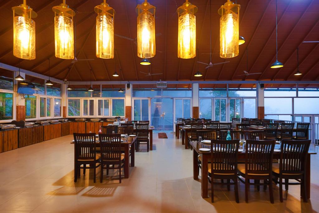 Restaurace v ubytování Silent Brook Resort - Coorg