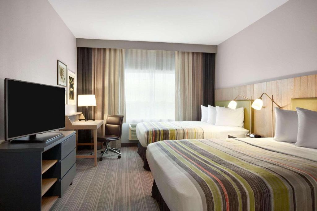TV a/nebo společenská místnost v ubytování Country Inn & Suites by Radisson, Seattle-Bothell, WA