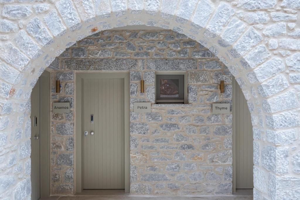 Fotografie z fotogalerie ubytování Yerma Suites Limeni v destinaci Limeni