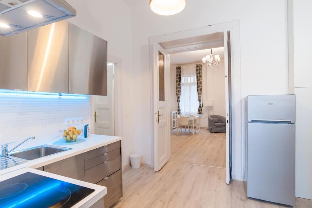 New ultra-central design apartment 1075 Budapest, Károly körút 3 kép - 1